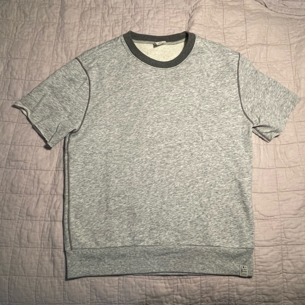 Short-sleeve sweater